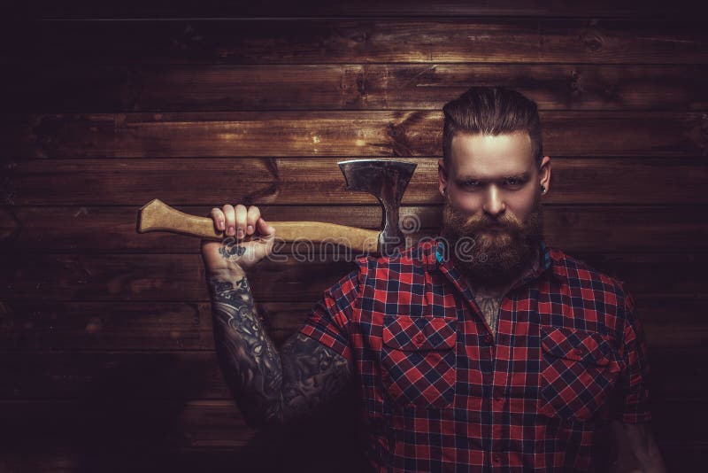 Brutale mens met baard en tattooe royalty-vrije stock foto Brutale mens met baard en tattooe royalty-vrije stock foto