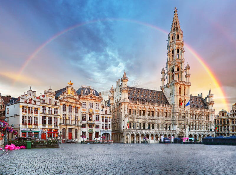 Bruxelles, arcobaleno sopra Grand Place, Belgio, nessuno