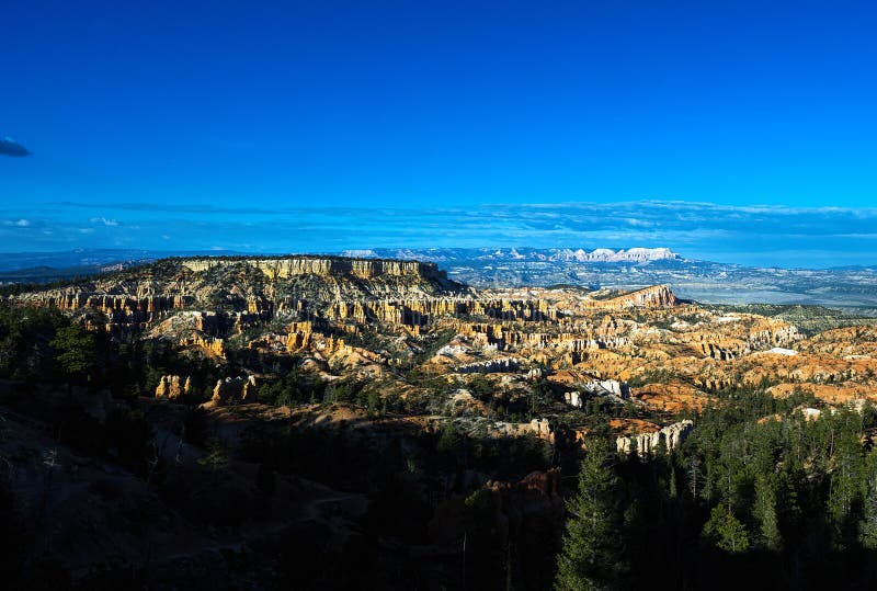 Bryce Canyon with hoodoo rock formations in summer, Bryce Canyon national park, Utah, United States (USA