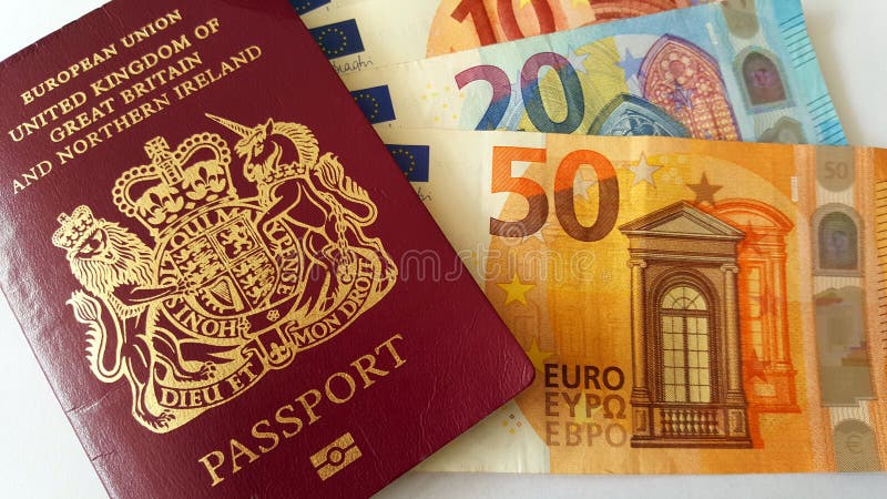 Brytyjscy Paszportowi i Euro banknoty zdjęcia stock Brytyjscy Paszportowi i Euro banknoty zdjęcia stock