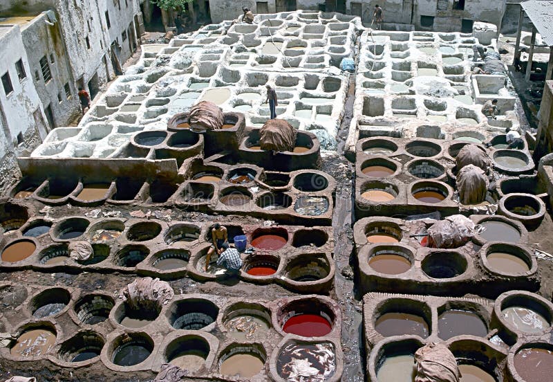 Bräunende Bottiche, Fez, Marokko lizenzfreies stockfoto Bräunende Bottiche, Fez, Marokko lizenzfreies stockfoto