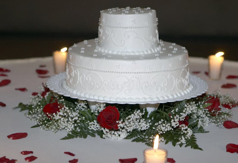 bröllop för cakecandlelightcloseup royaltyfri bild bröllop för cakecandlelightcloseup royaltyfri bild