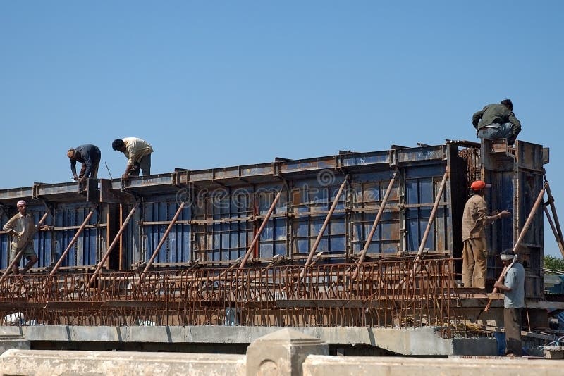 Brücke im Bau lizenzfreie stockfotografie Brücke im Bau lizenzfreie stockfotografie