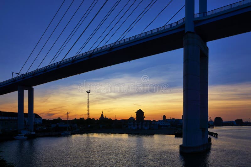 Brücke zur Insel Rügen mit Sonnenuntergang und Blick auf Stralsund Deutschland