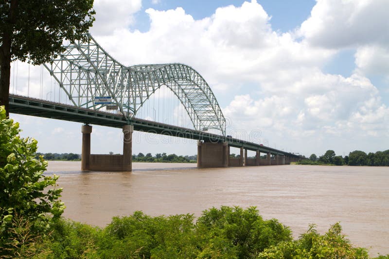 Brücke über Mississippi lizenzfreie stockfotos Brücke über Mississippi lizenzfreie stockfotos