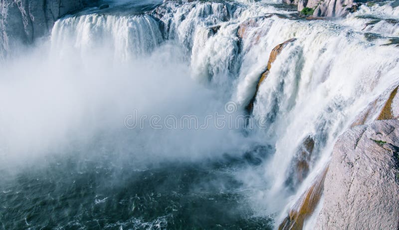 Brüllen Shoshonewasserfall, Idaho lizenzfreie stockfotos Brüllen Shoshonewasserfall, Idaho lizenzfreie stockfotos