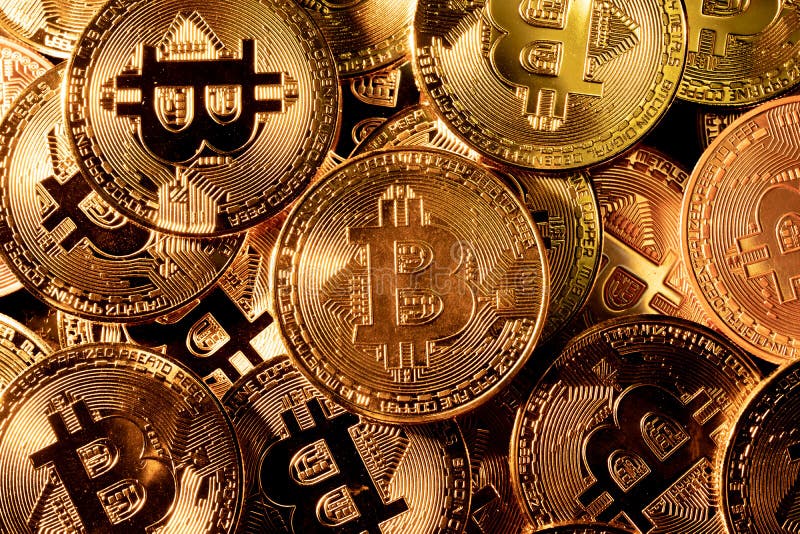 BTC, moneda mordida Tiro macro de la pila de la visión superior de muchas monedas de Bitcoin del oro concepto comercial del crypt foto de archivo libre de regalías BTC, moneda mordida Tiro macro de la pila de la visión superior de muchas monedas de Bitcoin del oro concepto comercial del crypt foto de archivo libre de regalías
