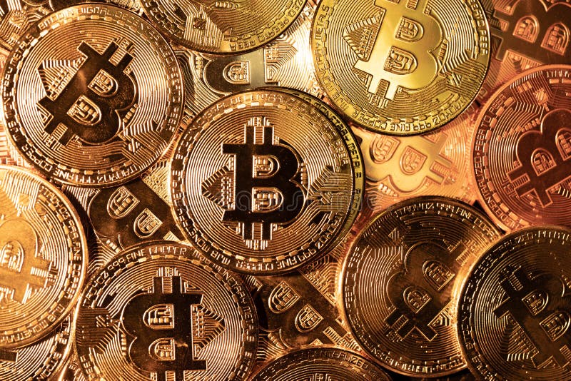 BTC, moneda mordida Tiro macro de la pila de la visión superior de muchas monedas de Bitcoin del oro concepto comercial del crypt fotografía de archivo BTC, moneda mordida Tiro macro de la pila de la visión superior de muchas monedas de Bitcoin del oro concepto comercial del crypt fotografía de archivo