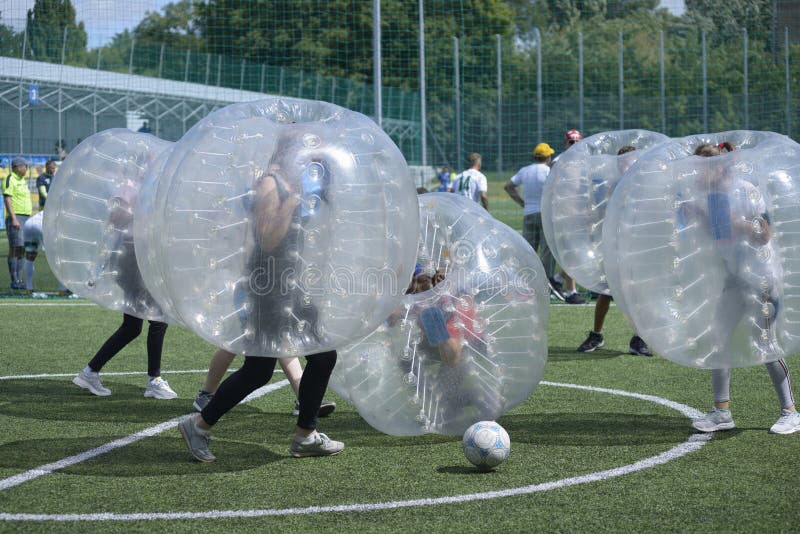 530+ Bubble Football Game fotos de stock, imagens e fotos royalty