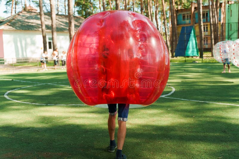 530+ Bubble Football Game fotos de stock, imagens e fotos royalty