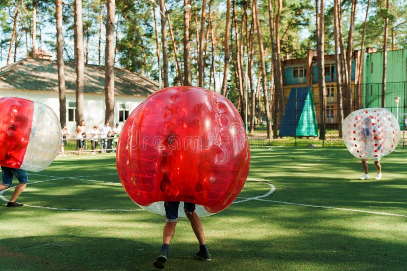 530+ Bubble Football Game fotos de stock, imagens e fotos royalty