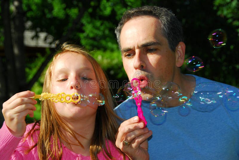 bubbles familjsommaren arkivbilder bubbles familjsommaren arkivbilder