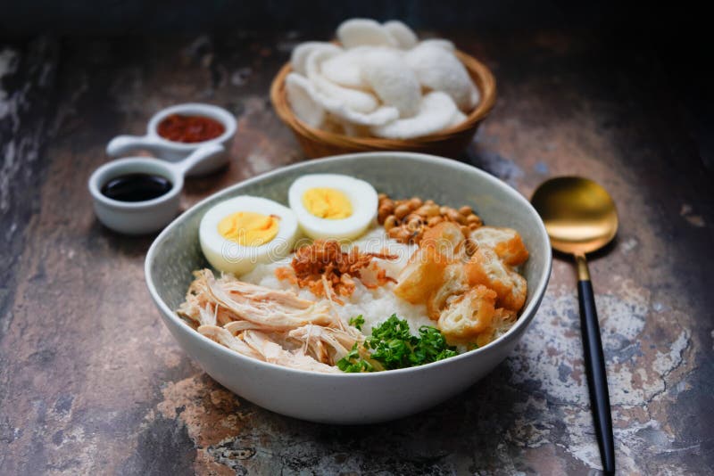 Bubur Ayam Indonesische Rijstpap Met Versneden Kip Stock Foto - Image ...