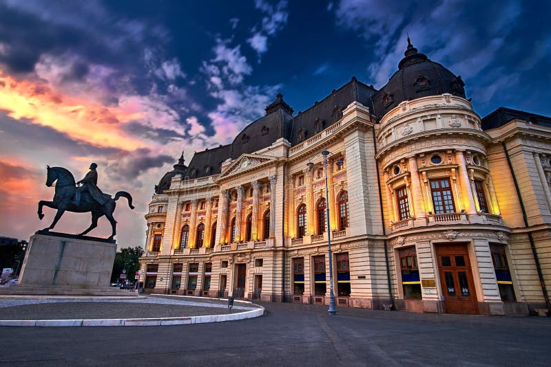 Bucarest au coucher du soleil photographie stock libre de droits Bucarest au coucher du soleil photographie stock libre de droits