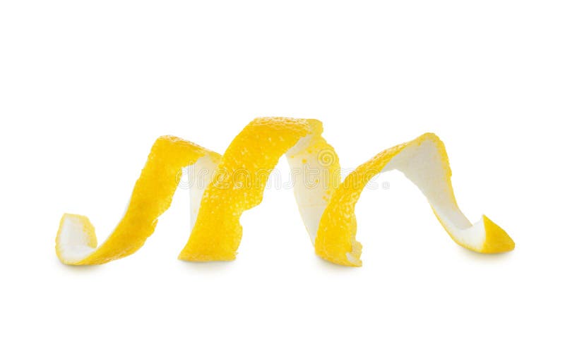 Buccia di limone matura gialla dell'agrume nella forma a spirale isolata su fondo bianco