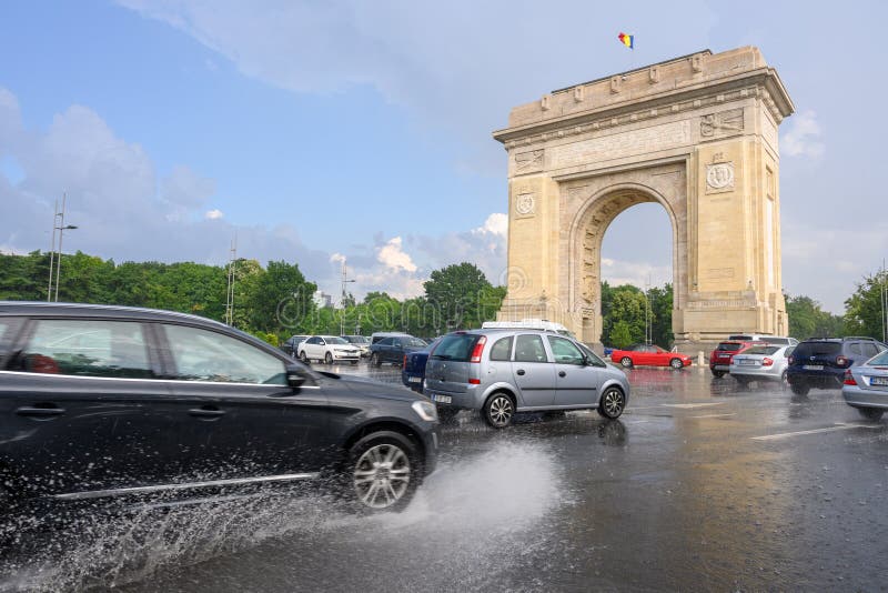 Bucharest po ulewnego deszczu i burzy, Bucharest miasto po ulewnego deszczu podczas lato czasu obraz royalty free Bucharest po ulewnego deszczu i burzy, Bucharest miasto po ulewnego deszczu podczas lato czasu obraz royalty free