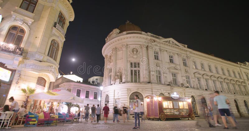 BUCHAREST RUMUNIA, SIERPIEŃ, - 4TH 2017: Nighttime upływ stary miasto