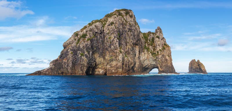 Bucht von Inseln Neuseeland, Loch im Felsenpanorama