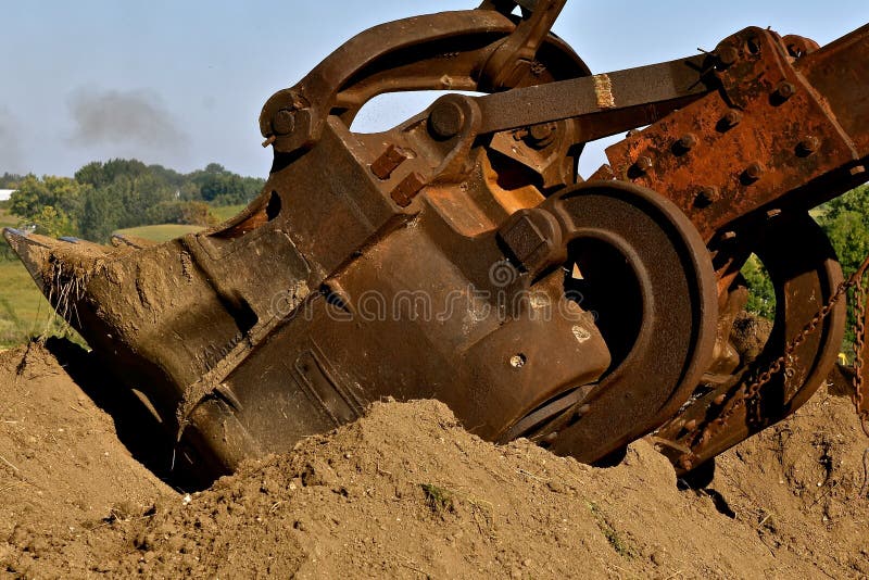 Bucket of an old dragline stock image. Image of physics 140941545