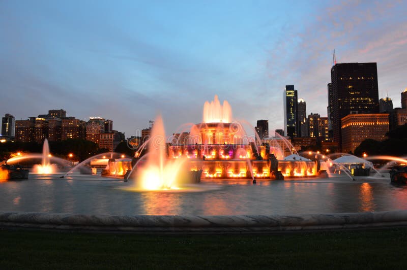 Clarence Buckingham Memorial Fountain In The Chicago Grant Park ...
