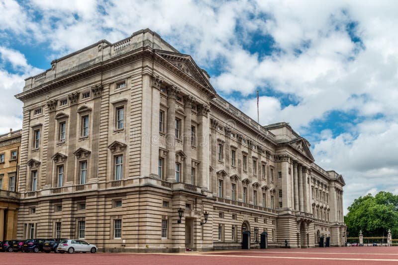 Buckingham Palace - East Front Editorial Photo - Image of palace ...