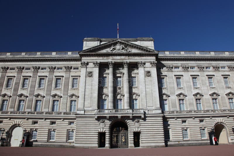 Buckingham Palace Front View Editorial Image - Image of historical ...