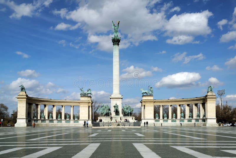 Hrdinovia námestie pomník a jazdec pomník,, maďarsko, juhovýchod európa.
