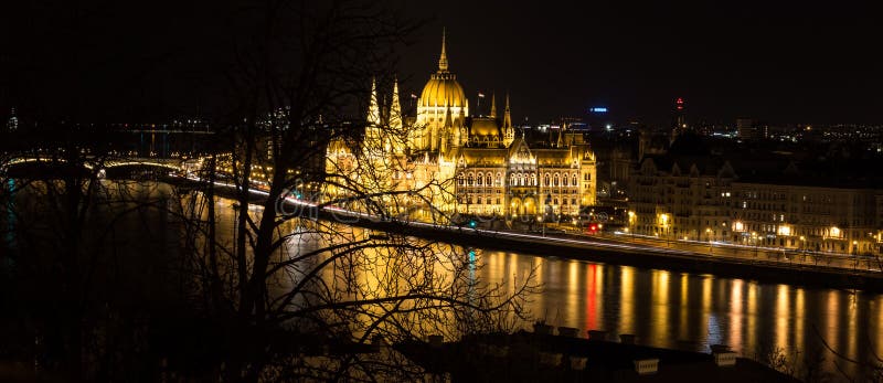 Buda castle, parliament & chain bridge. Budapest Parlament Nacht - Budapest Bis Zum Nacht, Hundarian-Parlament Stockbild ...