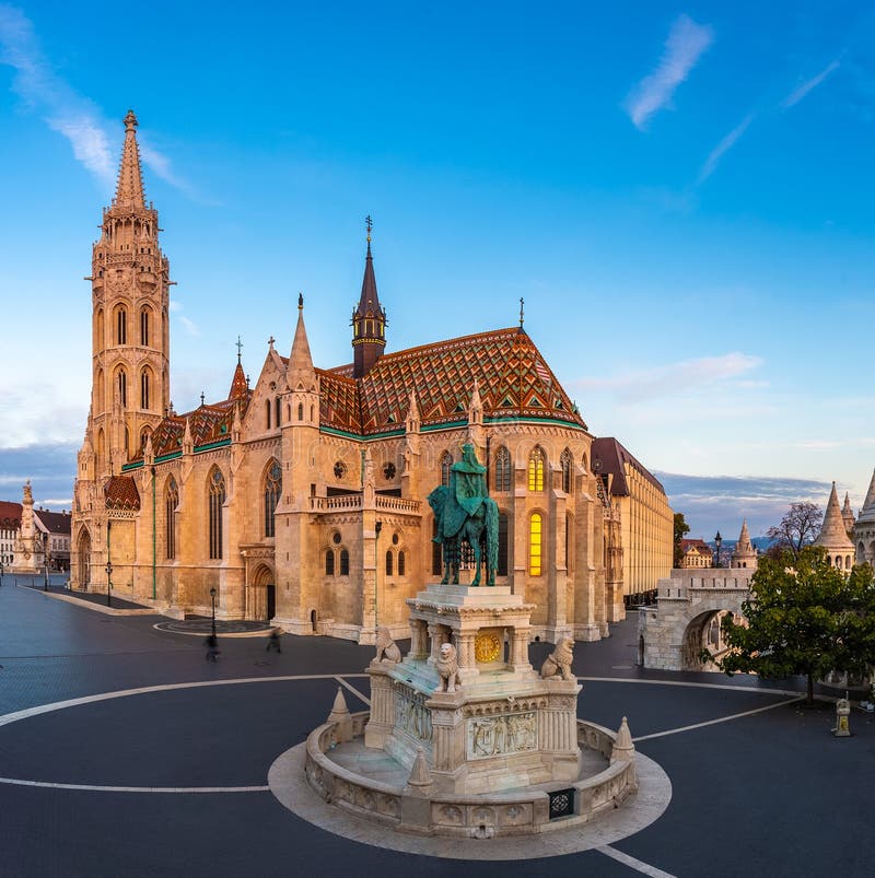 Budapest, Hongrie - le beau templom de Matthias Church Matyas au lever de soleil