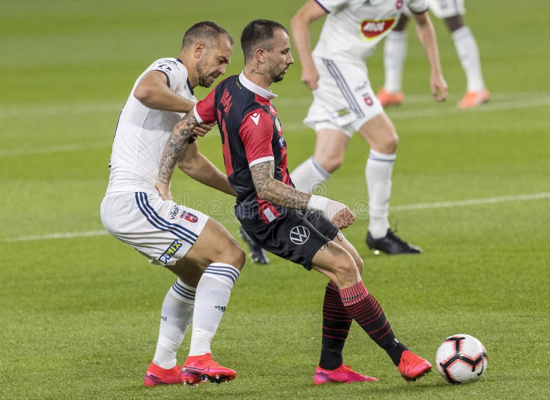 Budapest Honved Contra O Jogo De Futebol De Anzhi Makhachkala Foto de Stock  Editorial - Imagem de tiroteio, campeonato: 25906238