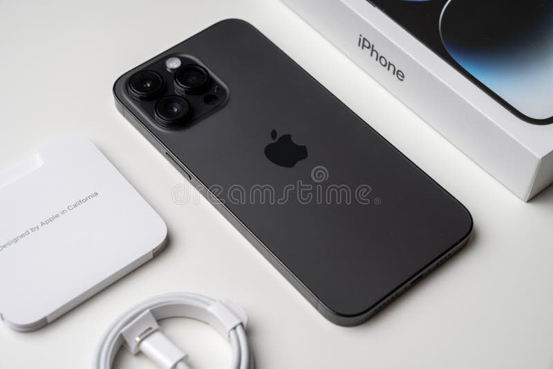 Với iPhone 14 Pro Max, bạn sẽ không thể chối từ được sự đẳng cấp cũng như chất lượng tuyệt vời của chiếc điện thoại này. Tốc độ, màn hình, và camera đều được nâng cấp tới đỉnh cao, đem lại trải nghiệm tuyệt vời cho người dùng.