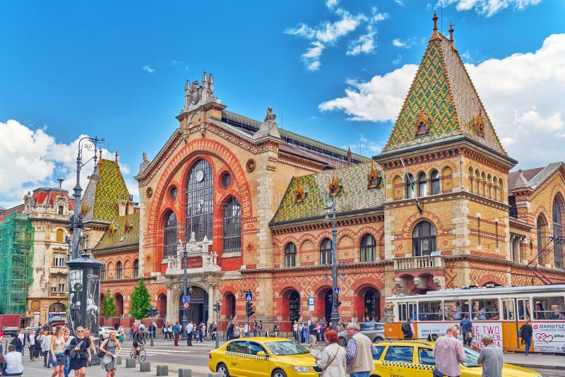 BUDAPEST HUNGARY-MAY 06, 2016: Stor marknad största Hall och nolla royaltyfria bilder BUDAPEST HUNGARY-MAY 06, 2016: Stor marknad största Hall och nolla royaltyfria bilder