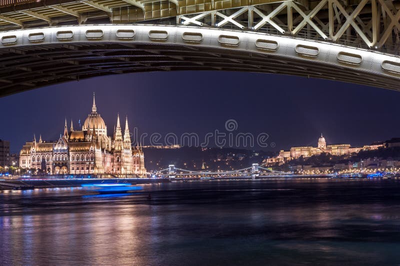 BUDAPEST, HUNGARY - OCTOBER 30, 2015: Parliament, Danube and Royal Palace in Budapest, Hungary. Night photo shoot. Tripod and long royalty free stock photos BUDAPEST, HUNGARY - OCTOBER 30, 2015: Parliament, Danube and Royal Palace in Budapest, Hungary. Night photo shoot. Tripod and long royalty free stock photos