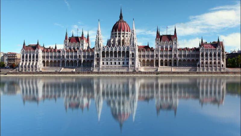 Budapest - o parlamento no dia - lapso de tempo