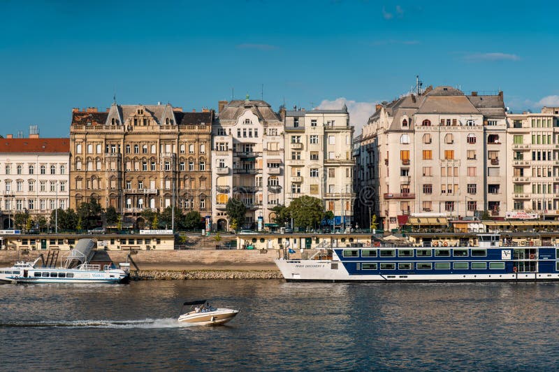 Budapest traditionella arkitekturbyggnader ovanför floden Donau arkivfoto Budapest traditionella arkitekturbyggnader ovanför floden Donau arkivfoto