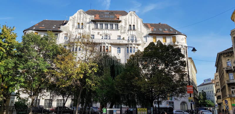 Budapest, Ungheria - 2019 10 13 : Edificio Guttenberg-otthon a Budapest, Ungheria immagini stock Budapest, Ungheria - 2019 10 13 : Edificio Guttenberg-otthon a Budapest, Ungheria immagini stock