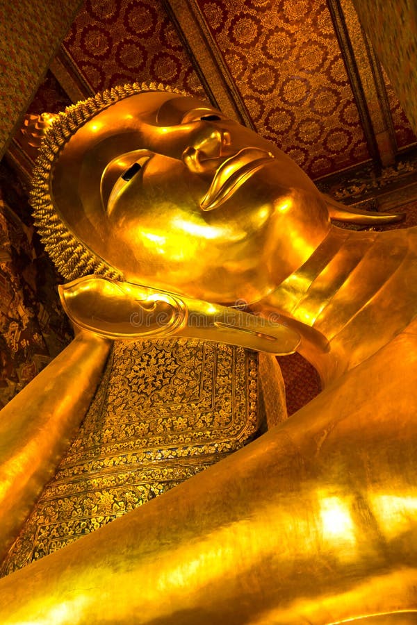 Buddha dorato in Wat Pho di Bangkok immagine stock libera da diritti Buddha dorato in Wat Pho di Bangkok immagine stock libera da diritti