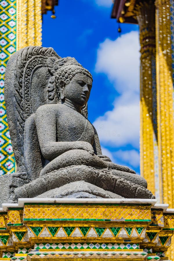 De El abuela palacio sobre el, tailandia.