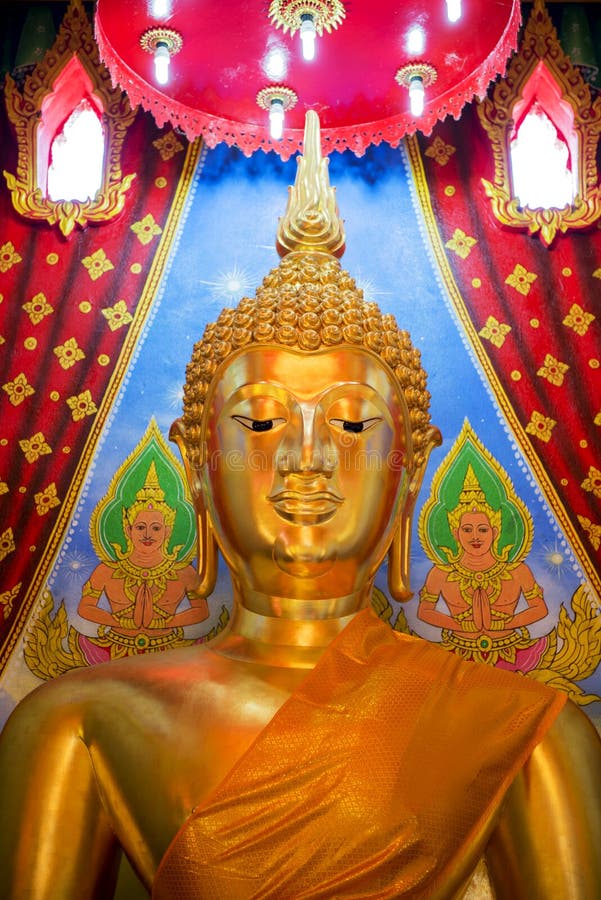 buddha guld- staty royaltyfri fotografi buddha guld- staty royaltyfri fotografi