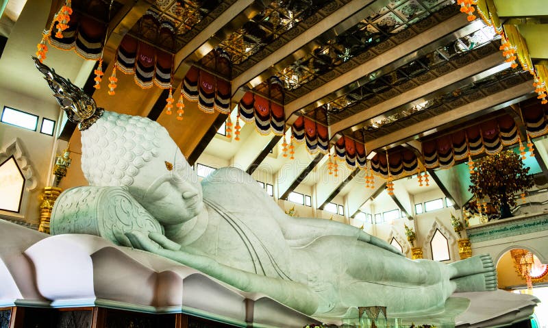 buddha sova arkivfoto buddha sova arkivfoto