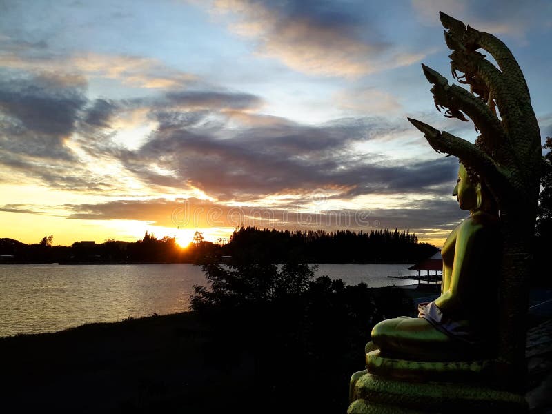 A Giant Statue of a White Background Stock Image Image of keaw, buddhism 122482535