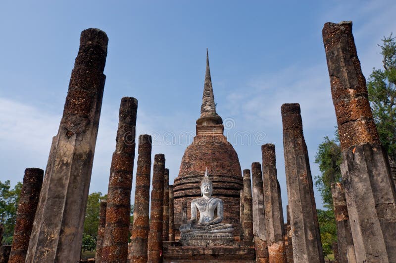 Buddha staue in the temple ruins of sukhothai