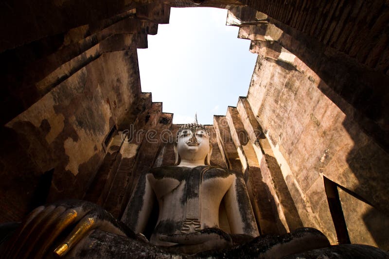 Buddha staue in the temple ruins of sukhothai