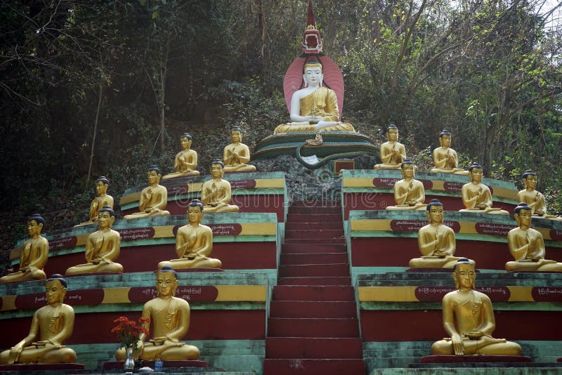 Будда и 12 животных. Годы зверей и Будда. Будда и звери. Oriental Buddha Park. Животные будды