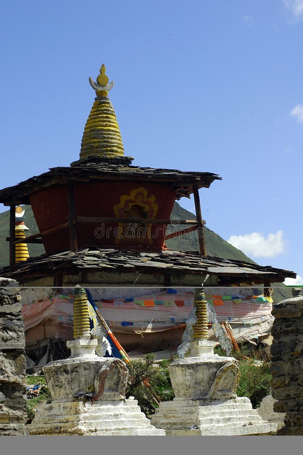 Buddhism tybetańskiej stupy