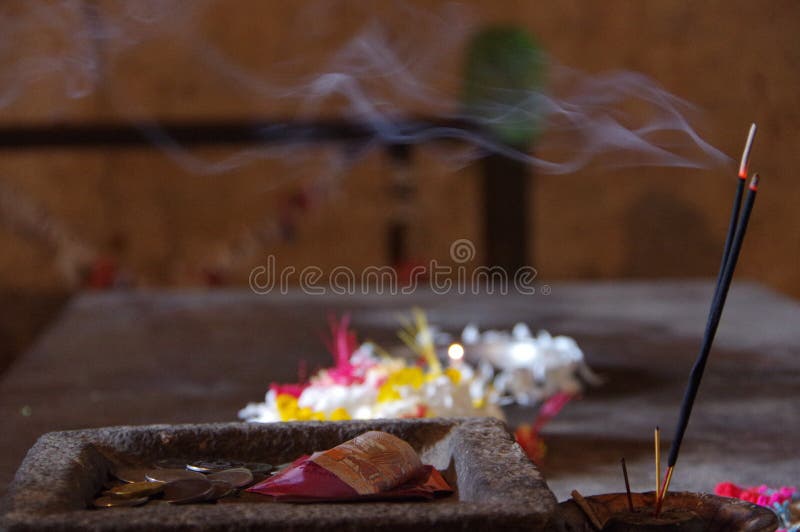 Buddistiska tempelofferings i Sri Lanka royaltyfria bilder Buddistiska tempelofferings i Sri Lanka royaltyfria bilder