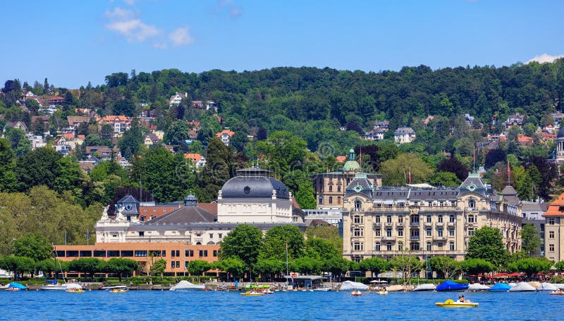 Zurich, Szwajcaria - 26 Maj, 2016: budynki miasto Zurich wzdłuż Jeziornego Zurich Zurich jest wielkim miastem w Szwajcaria i kapitał Szwajcarski kanton Zurich, jeziorny Zurich jest jeziora przedłużyć południowym wschodem od miasta Zurich