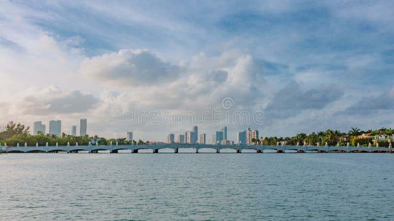 Budynki wodą w Biscayne zatoce blisko Miami, Floryda, usa fotografia royalty free Budynki wodą w Biscayne zatoce blisko Miami, Floryda, usa fotografia royalty free