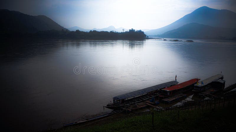  Buenos Días En El Río Mekong Foto de archivo