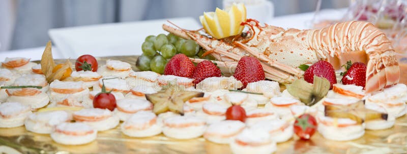 Buffet di approvvigionamento di cerimonia nuziale fotografia stock Buffet di approvvigionamento di cerimonia nuziale fotografia stock